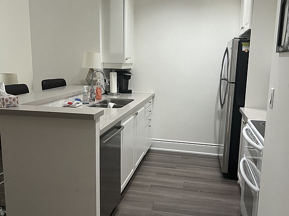 5th image of 102 Bloor St W #305