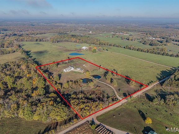 3rd image of 271 Pleasant Knoll Rd