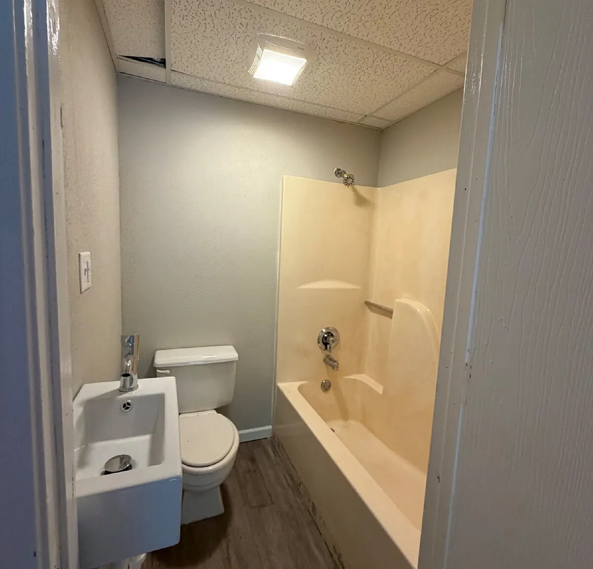 1 bed, 1.0 bath, $799 — Photo 4