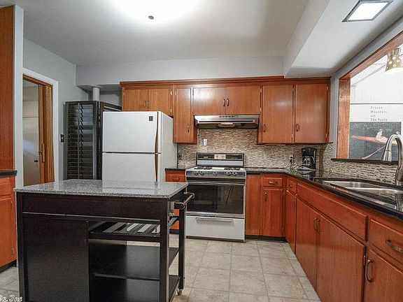 5th image of 3609 Idlewild Ave