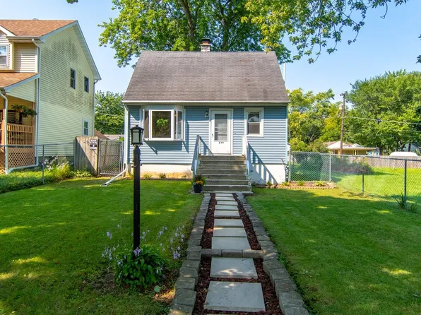 319 Marigold Pl, Joliet, IL 60433