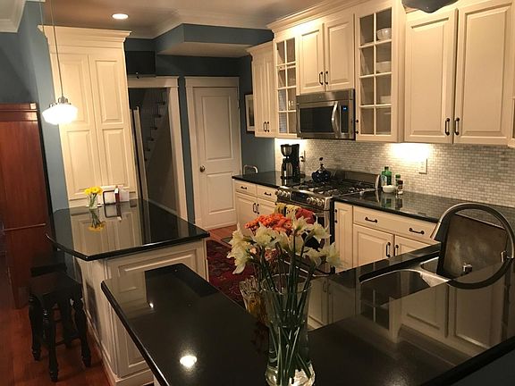 5th image of 2411 Stuart Ave