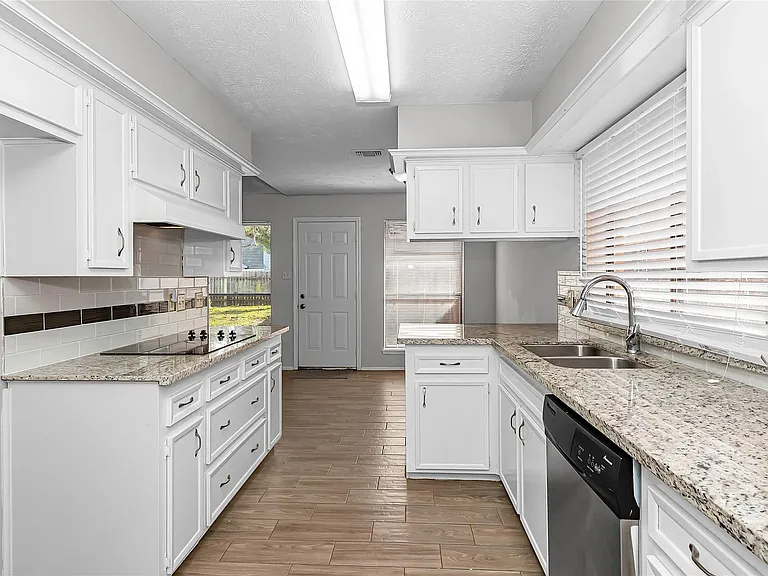 2710 Green Fields Dr — Photo 10