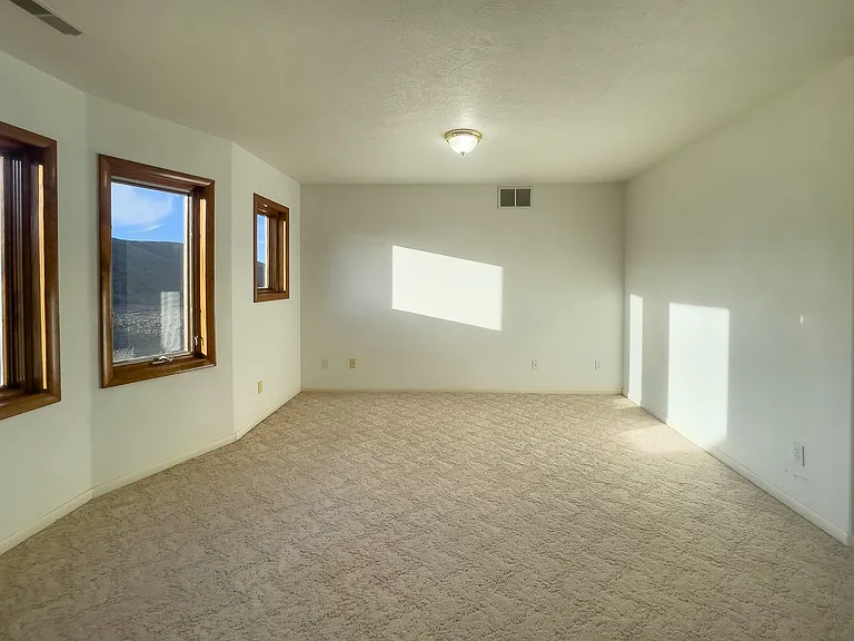 Upstairs bedroom suite, with en-suite bathroom and large, walk-in closet