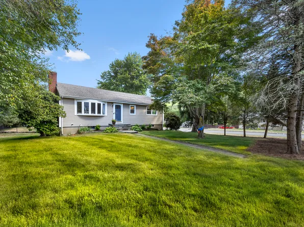 4 Soundview Ave, Trumbull, CT 06611