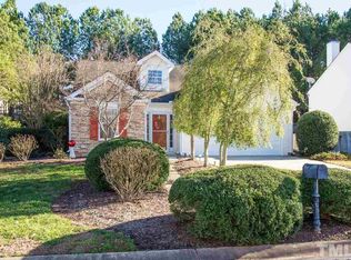 105 Westcott Ct, Holly Springs, NC 27540