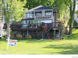 9686 Portage Lake Ave, Pinckney, MI