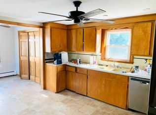 19 Flanders St, Johnston, RI 02919