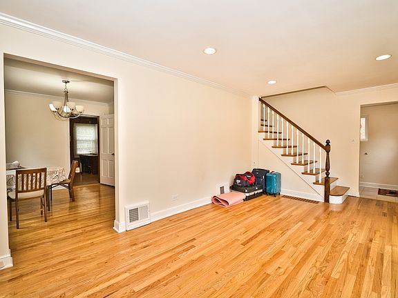 5th image of 6707 N Saint Louis Ave