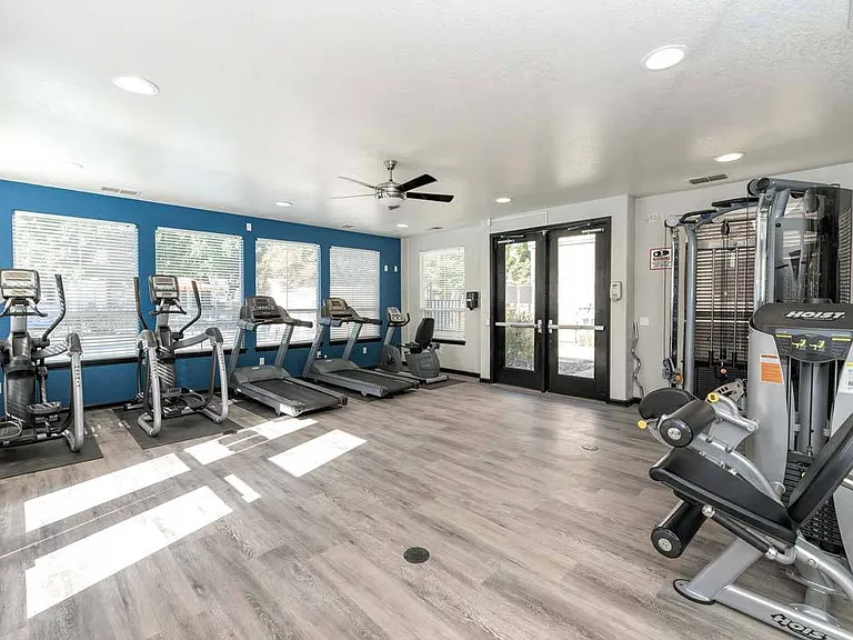 Somerfield at Lakeside Apartments — Photo 9