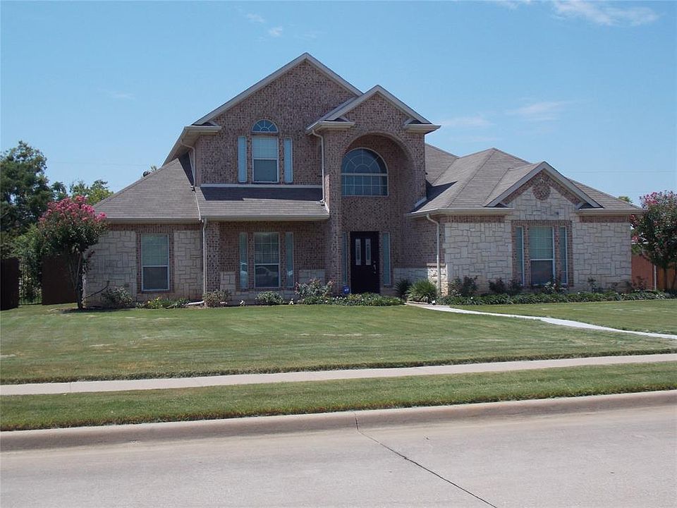 1st image of 808 Lakewood Dr