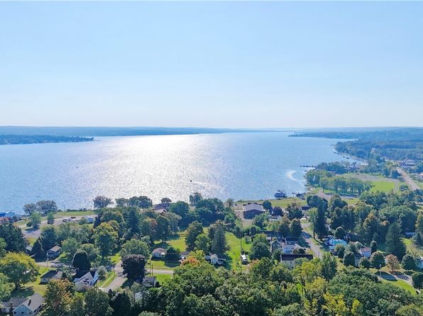 27 W Marvin St, Mayville, NY 14757