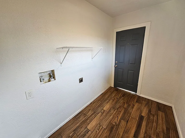 2402 Housley Dr — Photo 13