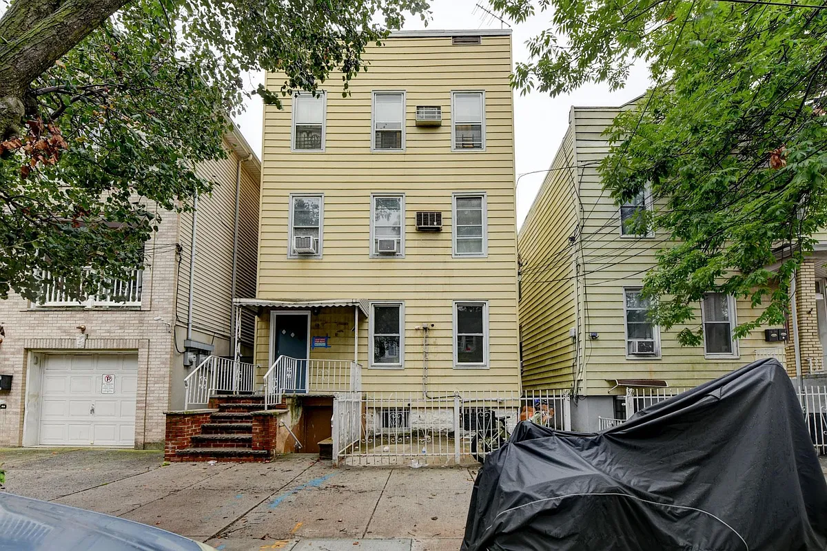 Building Photo - 37 Logan Ave #2