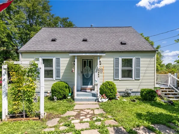 7084 Versailles Rd, Derby, NY 14047