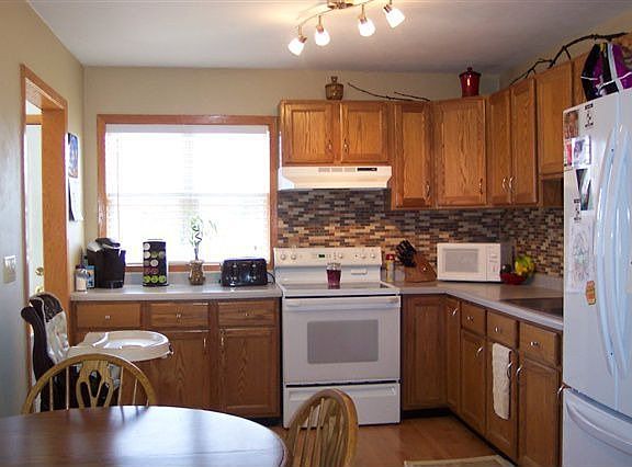 3rd image of 916 N Lexington Dr