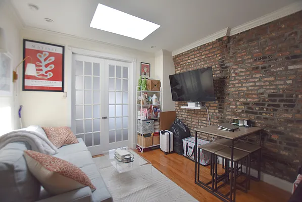 Rented by Compass | media 7