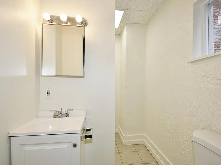 2040 Brownsville Rd #A — Photo 10
