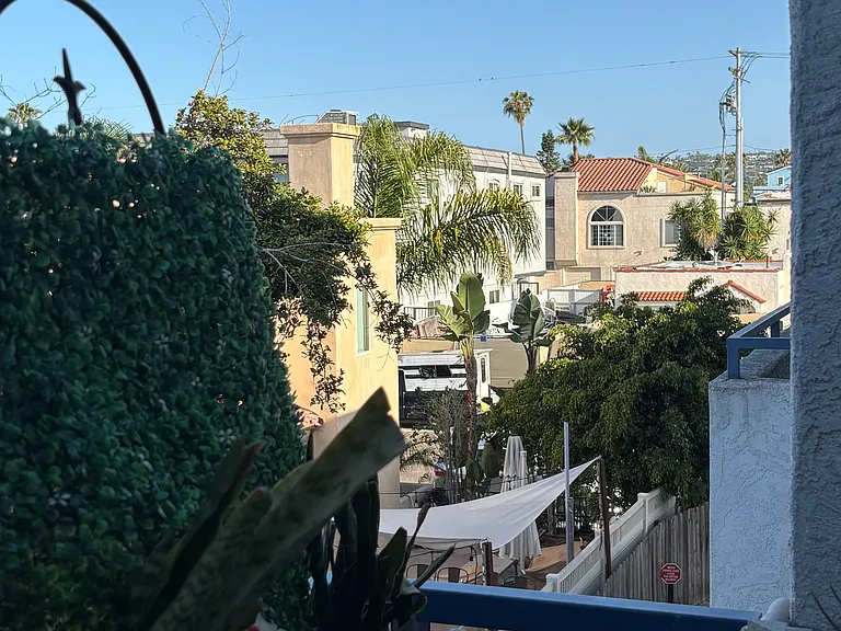1321 Pacific Beach Dr #C — Photo 22