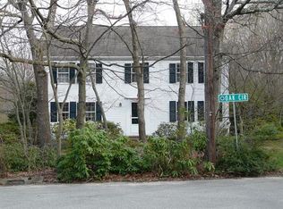 2 Oak Cir, Dover, MA 02030