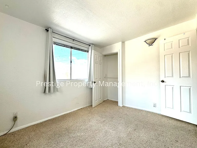 3301 E Flower St — Photo 8