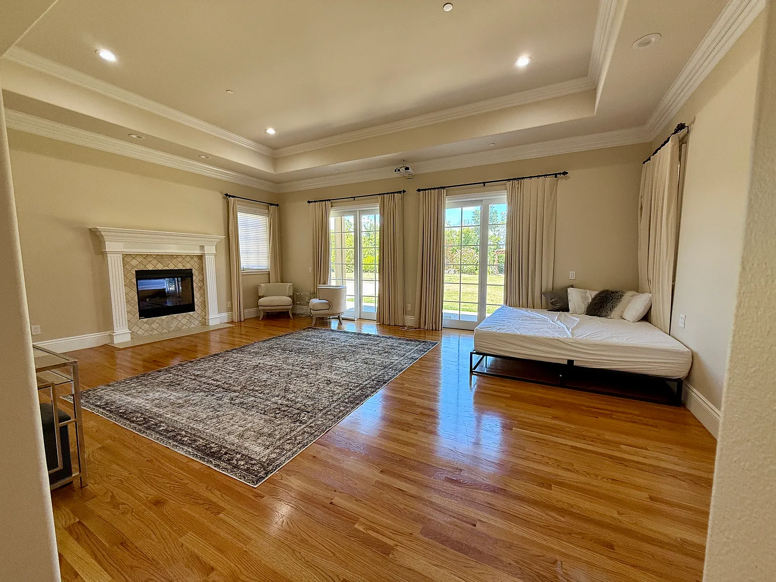 1 bed, 1.5 bath, 1750 sqft, $4,000 — Photo 3