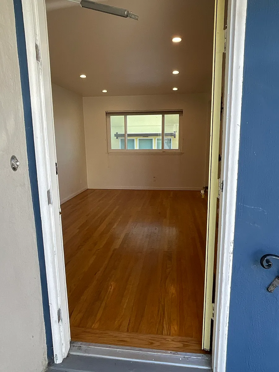Building Photo - 137 Lorton Ave #F