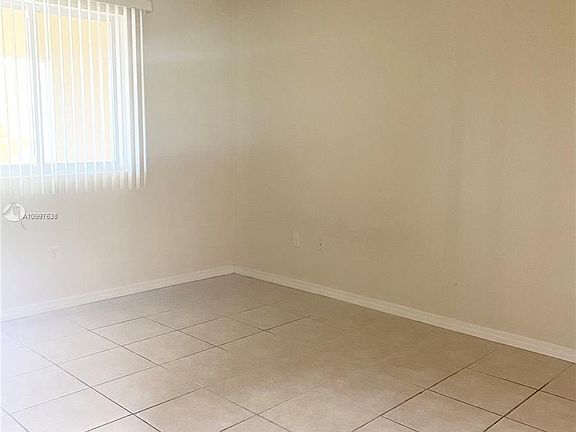 4th image of 1200 NE 105th St APT 36