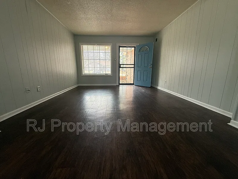 3 bed, 1.5 bath, 1675 sqft, $1,295 — Photo 4
