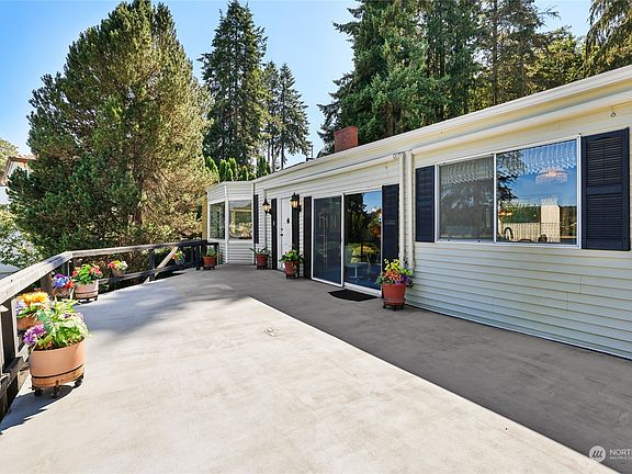 5th image of 2125 50th Avenue NW