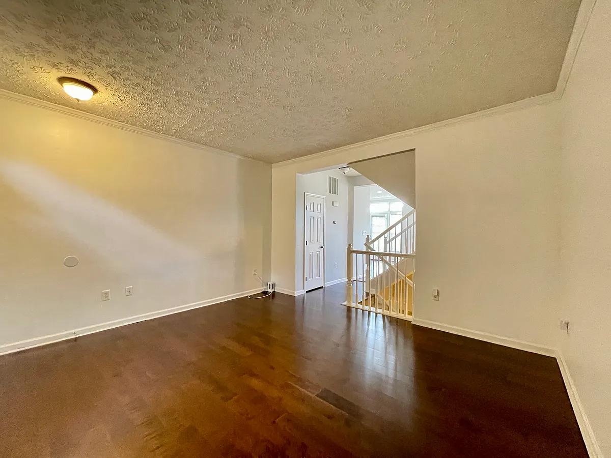 Building Photo - 8308 Lyndhurst St
