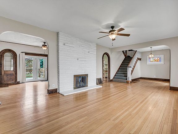 5th image of 732 River Dr