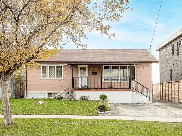 7208 Hermitage Rd, Mississauga, ON L4T 2S4