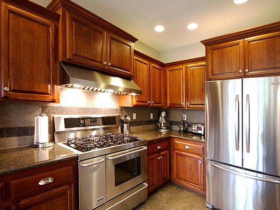 4th image of 958 Oliver Ct