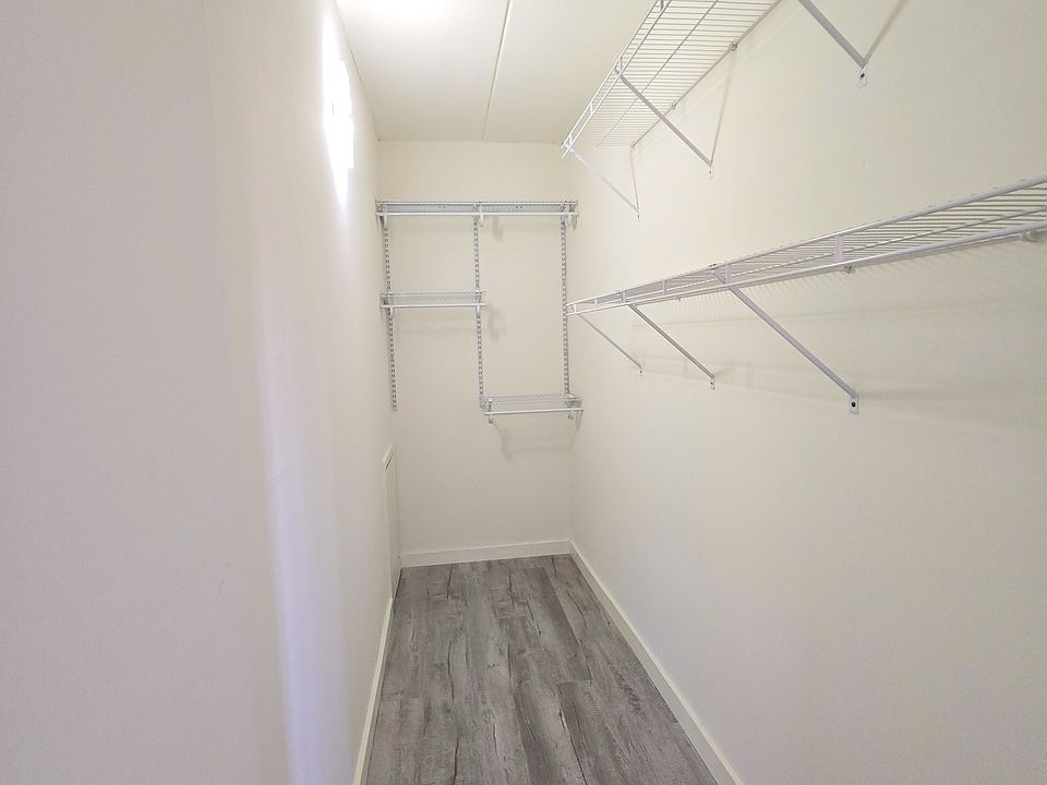 Large Walk-in Closet