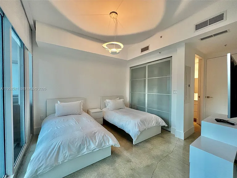 50 S Pointe Dr #LOFT5 — Photo 17