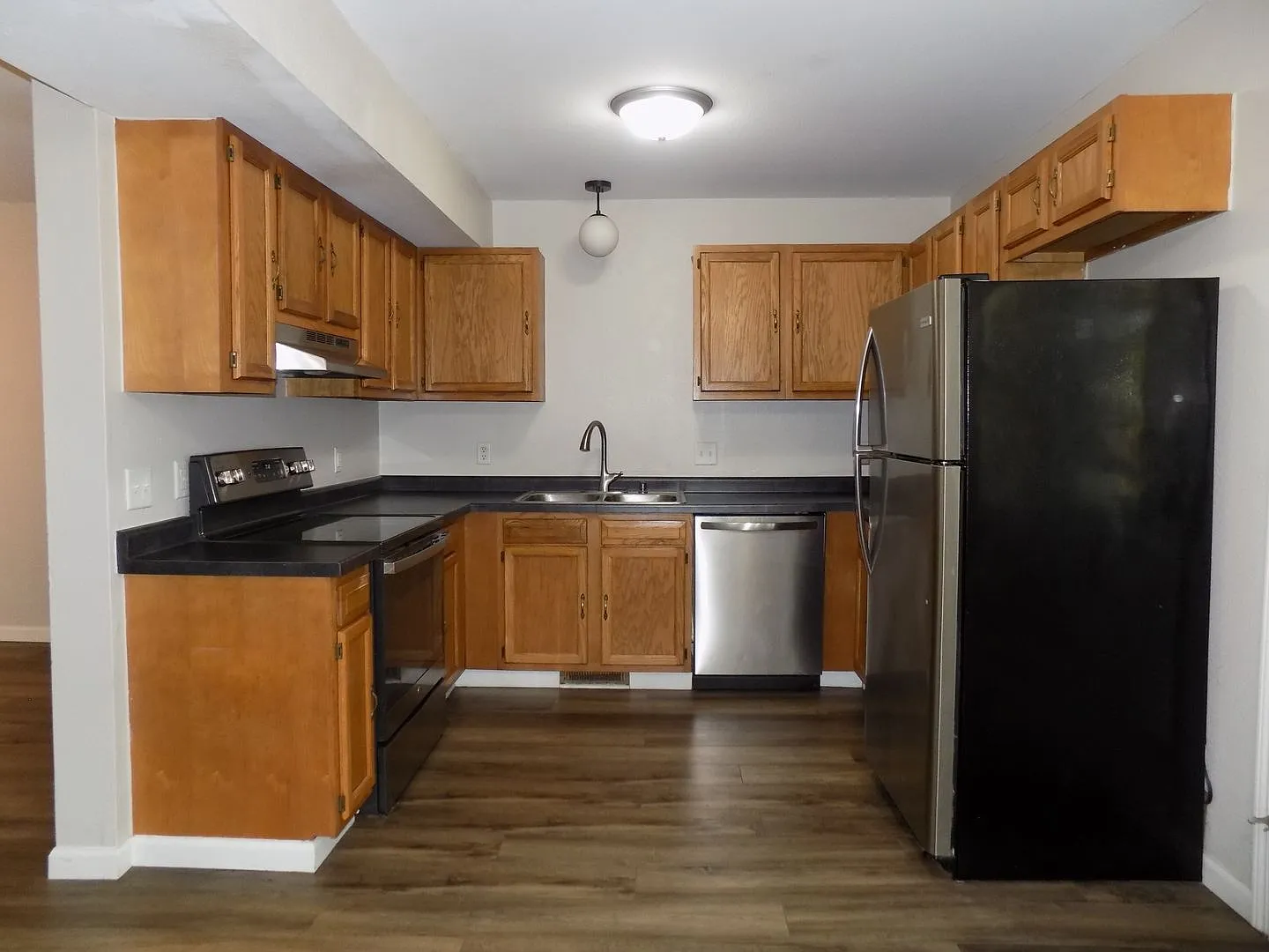 337 Hawthorne Unit B — Photo 4