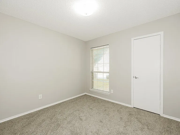 829 Clear Creek Dr — Photo 13