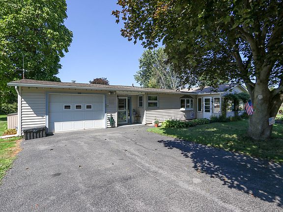 4th image of 35 Seneca Dr