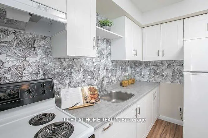 57 Wilstead Dr #MAIN FLOOR — Photo 4