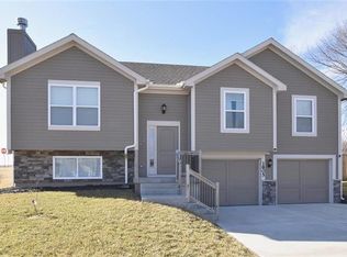 1805 NE 196th St, Smithville, MO 64089
