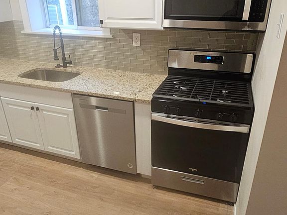 3rd image of 2065 E Somerset St