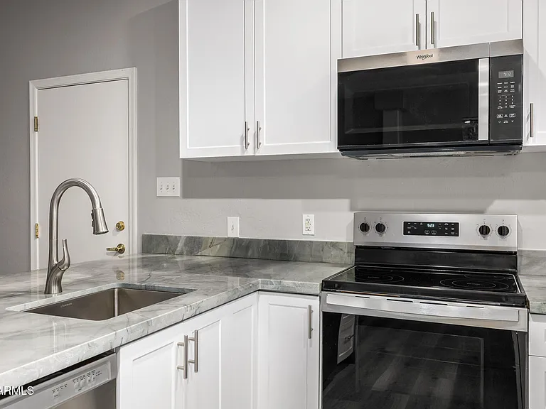 3006 W Ferruccio Pl — Photo 8