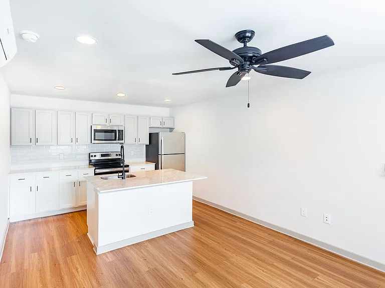 5609 Ross Ave — Photo 2