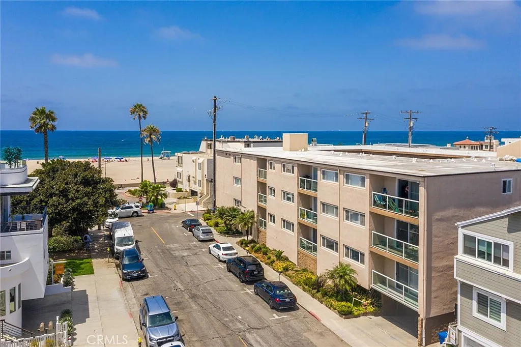 2 bed, 879 sqft, $6,950 — Photo 2
