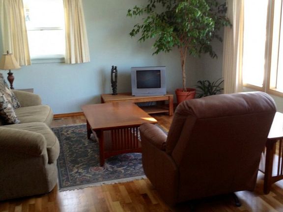 2nd image of 831 S Juniper Dr