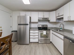 700 Robbins Ave APT 18, Dracut, MA 01826