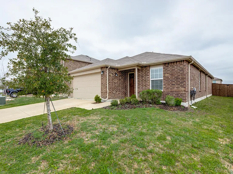 1337 Waggoner Dr — Photo 3