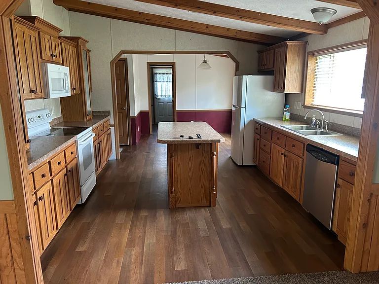 1499 W Wylie Ave — Photo 22