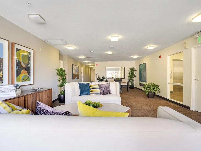 Americana Apartments — Photo 7